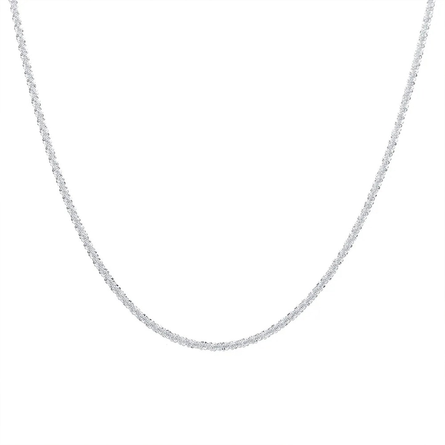 Collier Scintillant Argenté – Élégance Moderne