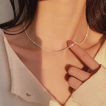 Collier Scintillant Argenté – Élégance Moderne